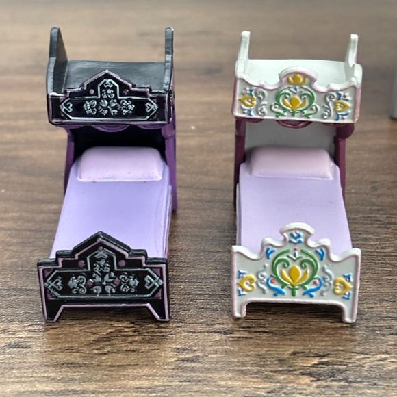 DISNEY Store Animators' Collection Littles Frozen ARENDELLE CASTLE Playset Beds - Picture 2 of 9